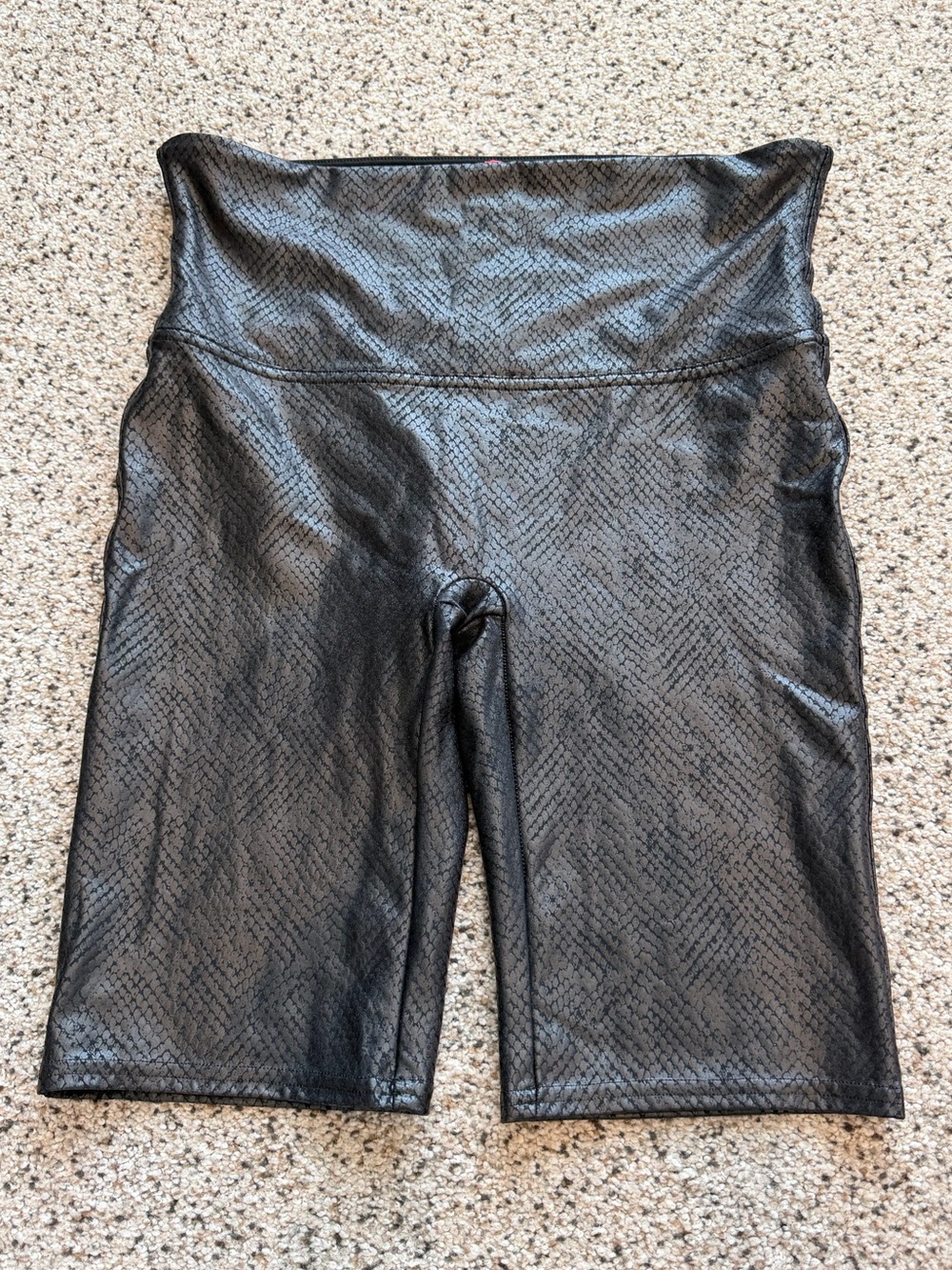 SPANX Black Faux-Leather Snakeskin Shorts - L